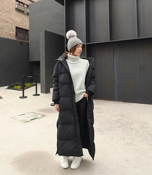 Nikki - Eleganter, langer Wintermantel aus winddichtem Daunenmaterial