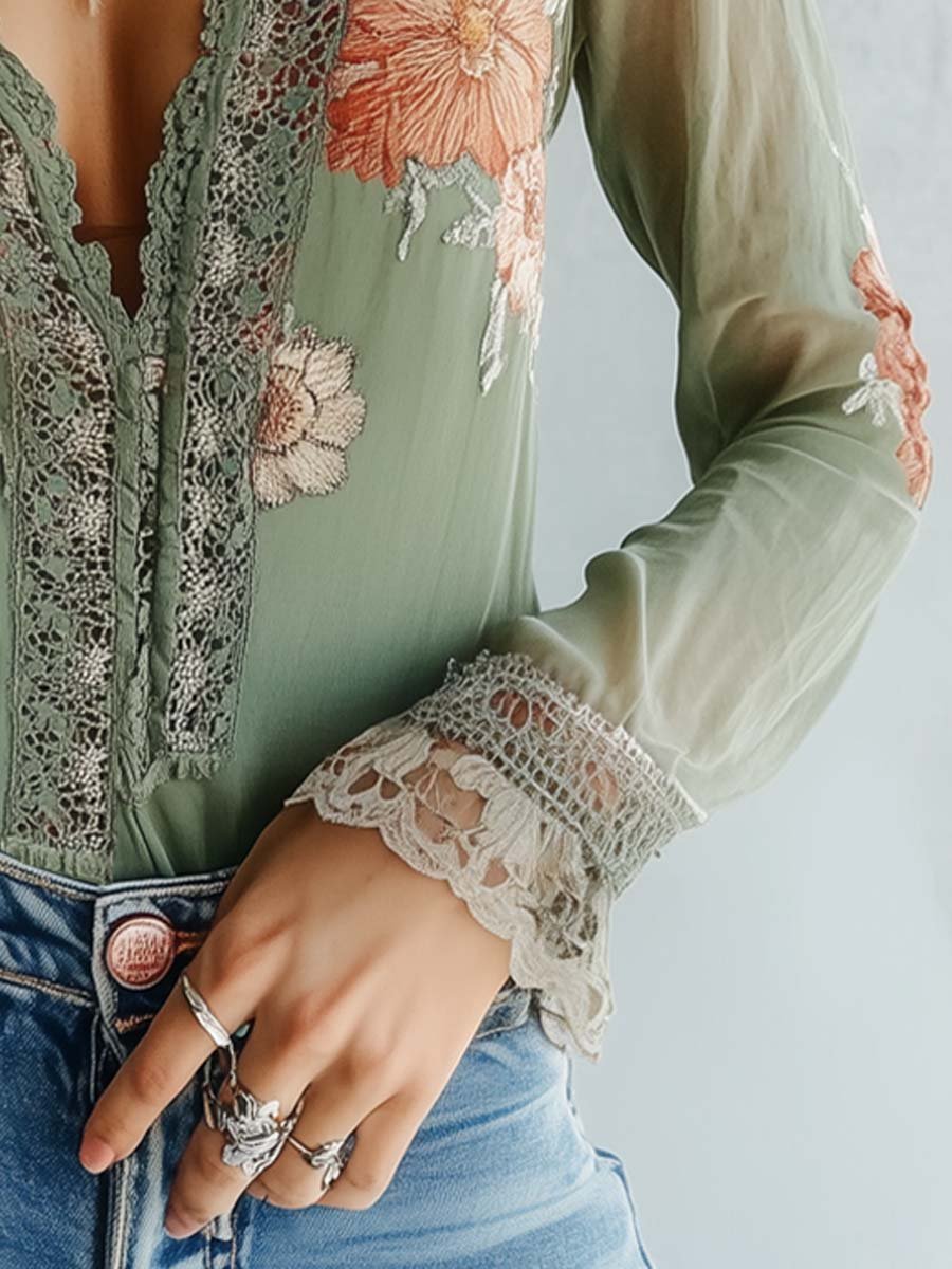Féliciane - Romantische Bohème-Chic Bluse mit Mineralgrünem Blumenmuster und Spitzen-Details für Frauen