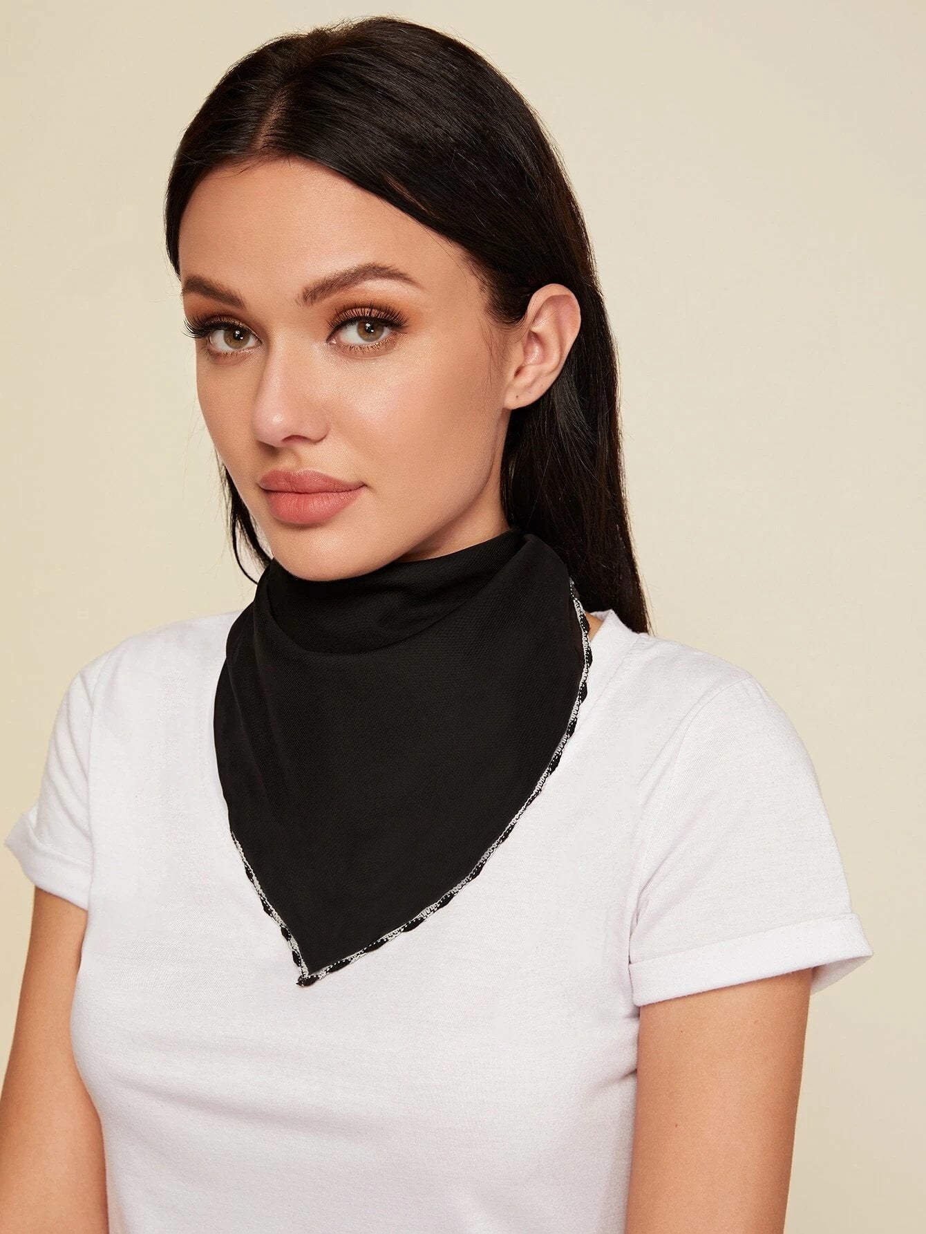 Sérélia - Mundtuch in Schwarz und Weiß mit Ohrhaken