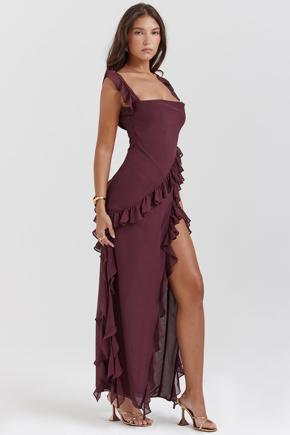 Évanya - Elegantes Maxikleid mit Cascading Rüschendetail und Hohem Schlitz