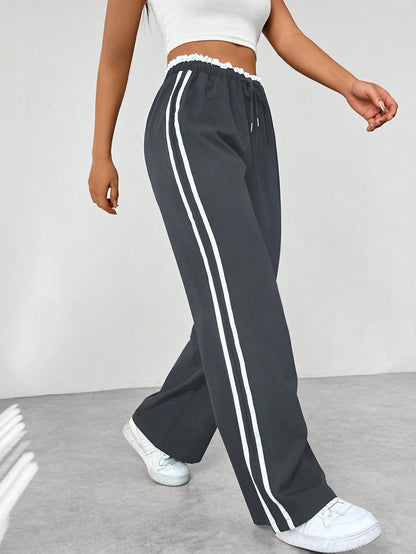 Bequeme Damen Jogginghose mit Seitenstreifen – Locker geschnittene Freizeit- & Sporthose