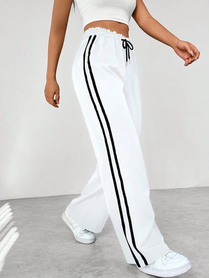 Bequeme Damen Jogginghose mit Seitenstreifen – Locker geschnittene Freizeit- & Sporthose