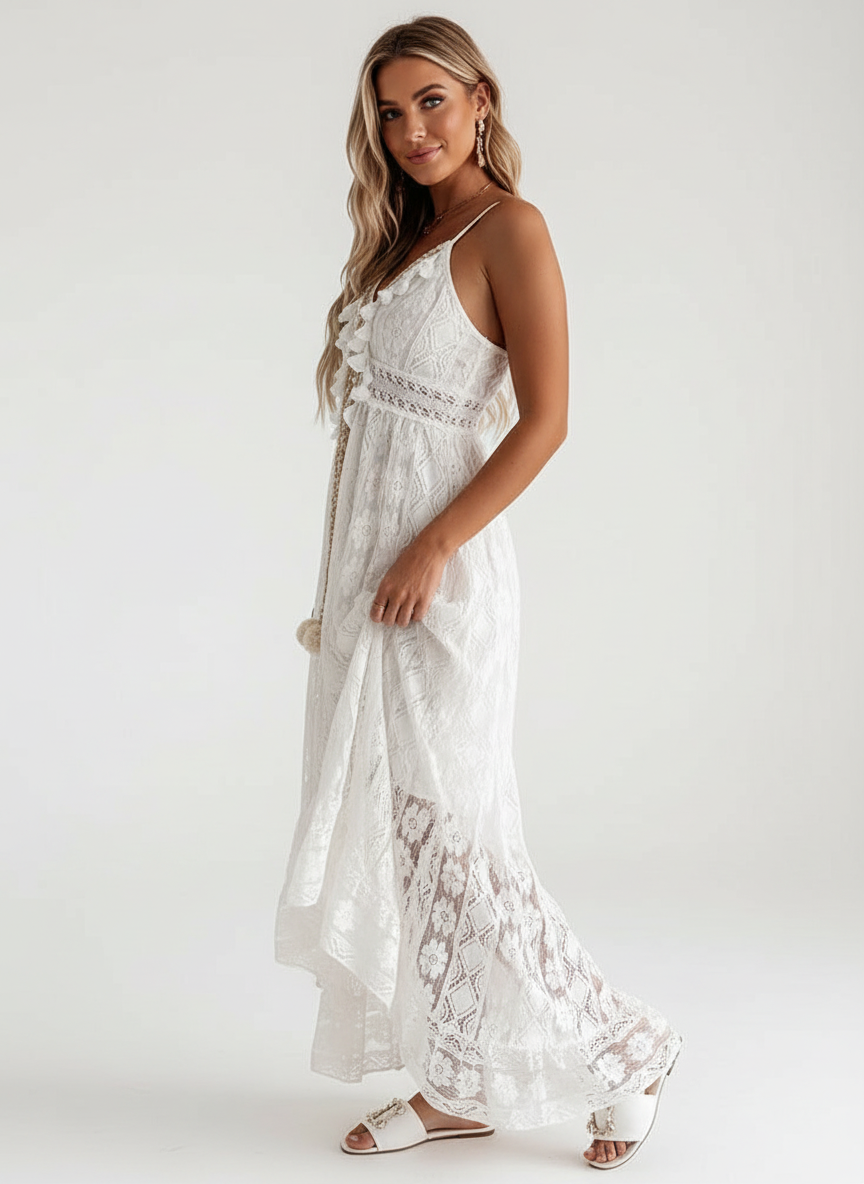 Maëlyne - Unverzichtbar im Sommer | Weibliches Maxi-Kleid aus Spitze in Weiß mit Spaghettiträgern, V-Ausschnitt und Punktemuster-Finish