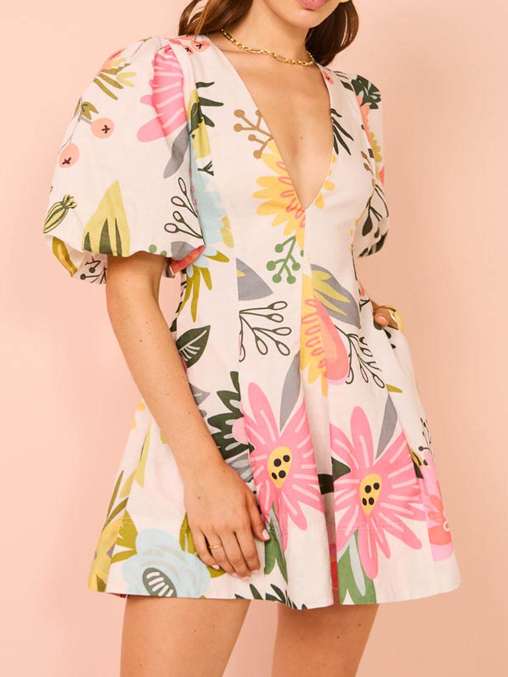 Olivianne - Mini-Kleid Cora Weiß mit Puffärmeln und V-Ausschnitt mit Buntem Blumenmuster