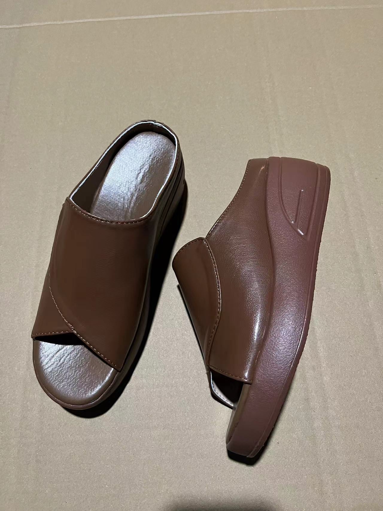 Clara - Elegante und Orthopädische Plateau-Sandalen mit Offener Spitze