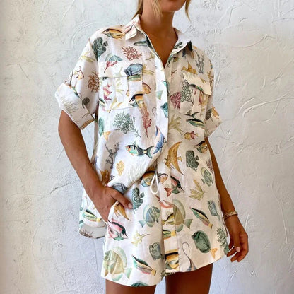 Vivienne - Elegantes und Leichtes Sommerensemble aus Leinen mit Fischmuster, bestehend aus einem Kurzarmhemd und einer hochgeschnittenen Shorts für Damen