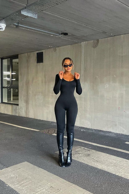 Célindra - Schwarzer Nahtloser Jumpsuit mit Tiefem Ausschnitt und Langen Ärmeln