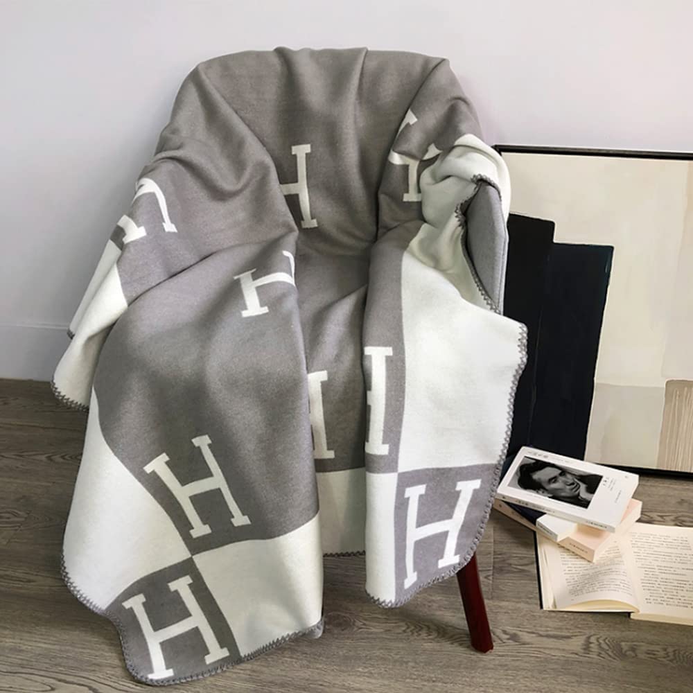 Luxuriöse Designer Wohndecke mit H-Muster – Weiche Kuscheldecke für Sofa & Bett