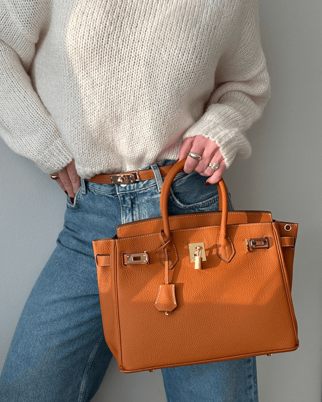 Salomé - Mirabella – Subtiler Luxus-Handtasche aus veganem Leder mit goldenen Details, einfarbig