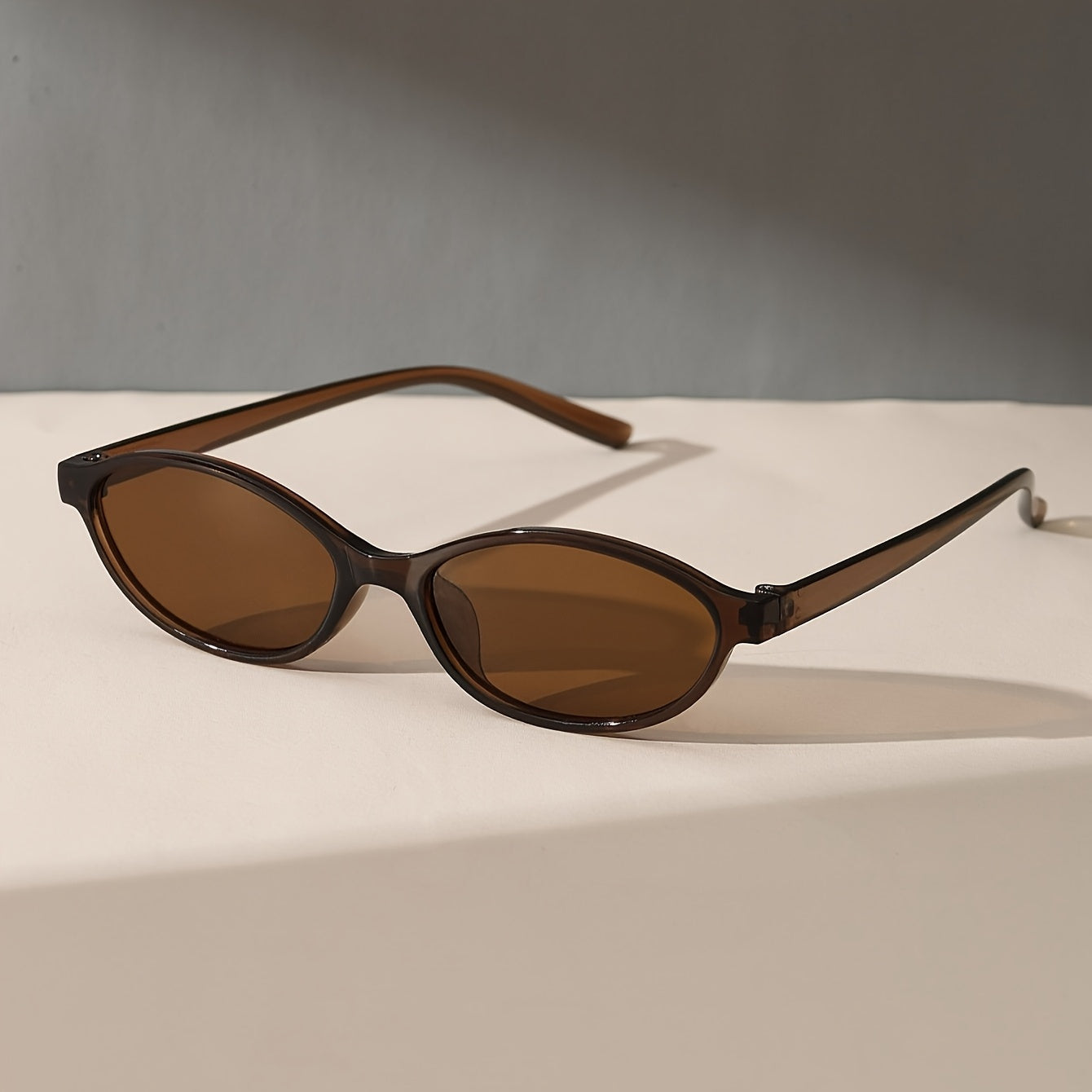 Schmale Vintage Sonnenbrille mit UV400 Schutz für Damen – Elegante Slim Shades in Braun & Schwarz