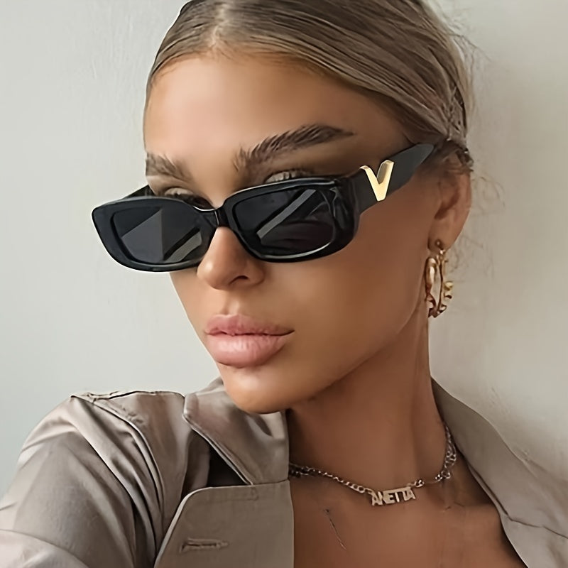 Schmale Retro Sonnenbrille mit UV-Schutz für Damen – Elegante Statement Shades mit Metall-Detail