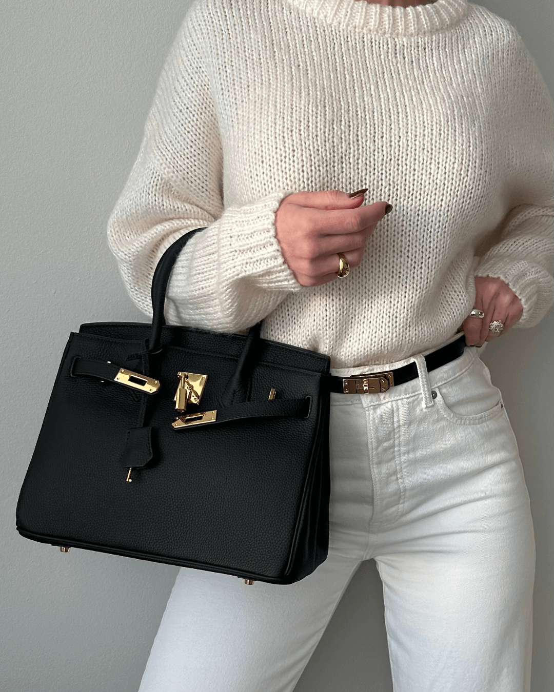 Salomé - Mirabella – Subtiler Luxus-Handtasche aus veganem Leder mit goldenen Details, einfarbig