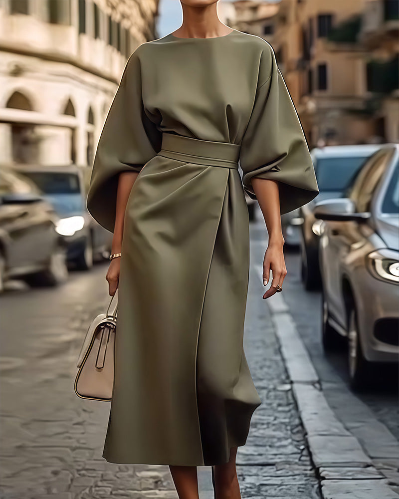 Soléïna - Elegantes Midi-Kleid mit Kimonoärmeln, Tailliert für eine weibliche Silhouette