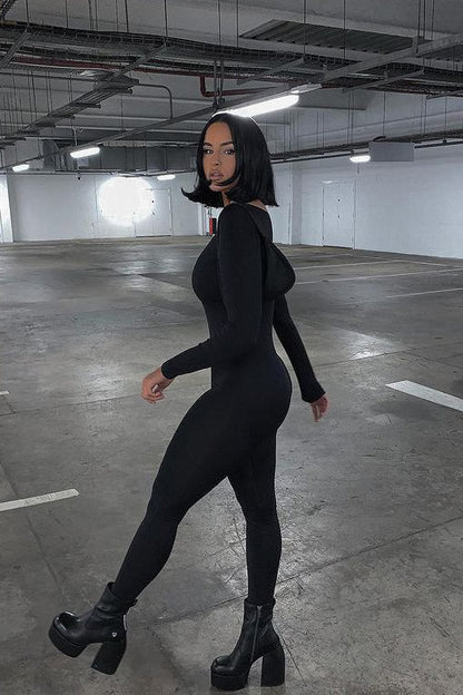 Célindra - Schwarzer Nahtloser Jumpsuit mit Tiefem Ausschnitt und Langen Ärmeln