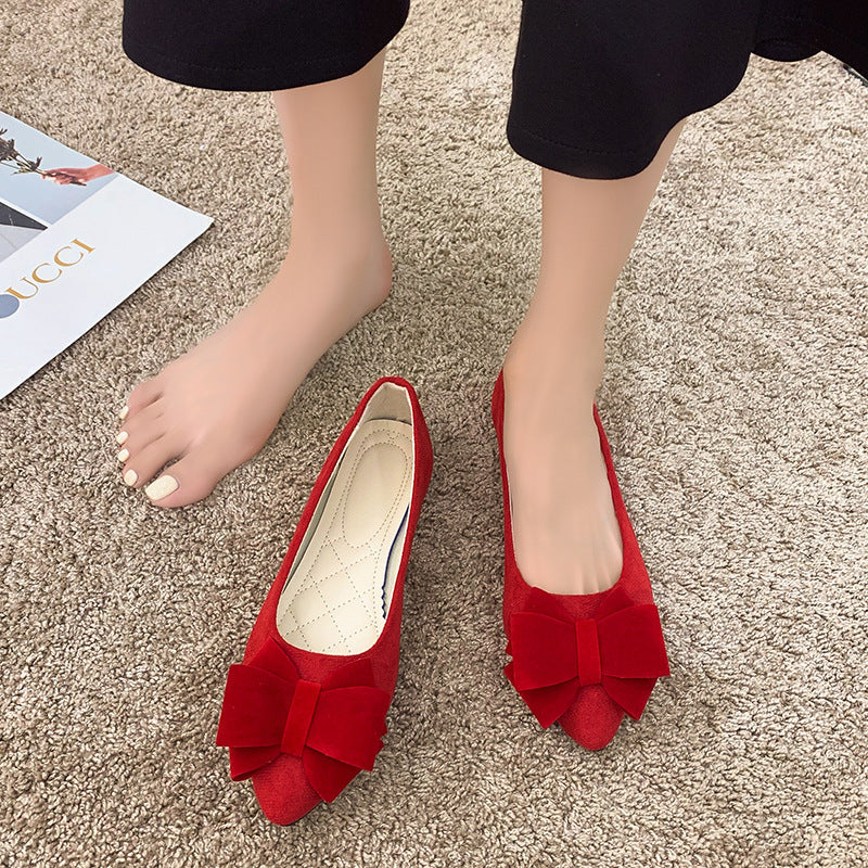 Nolwenn - Sommerliche Ballerina-Sandalen aus grüner Wildleder mit goldenem Blockabsatz und Schleife