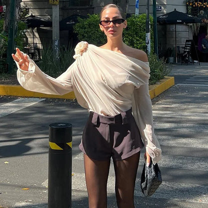 Ondine - Asymmetrisches Chiffon-Top mit langen Ärmeln für den Frühling, mit einer freiliegenden Schulter, für Frauen