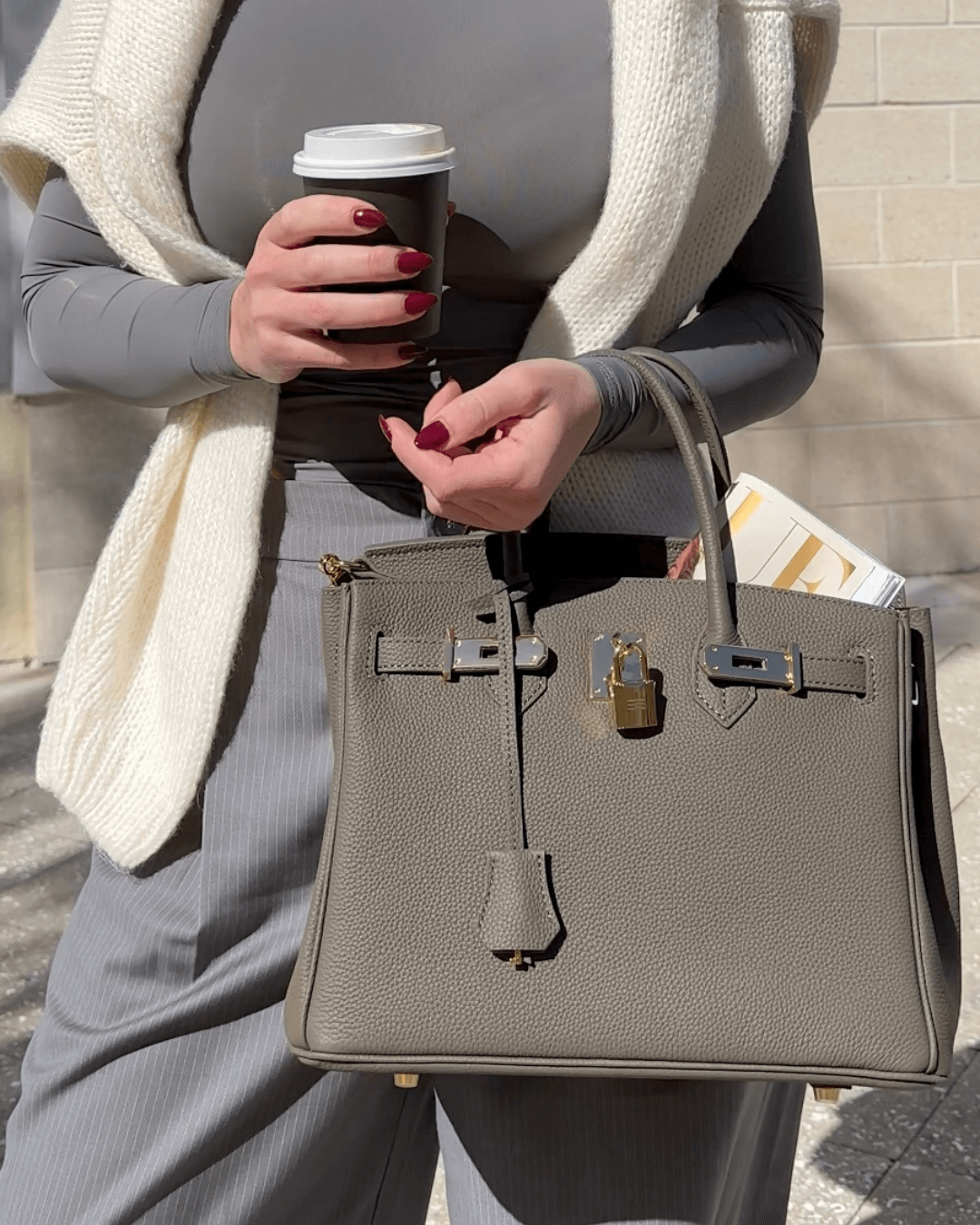Salomé - Mirabella – Subtiler Luxus-Handtasche aus veganem Leder mit goldenen Details, einfarbig