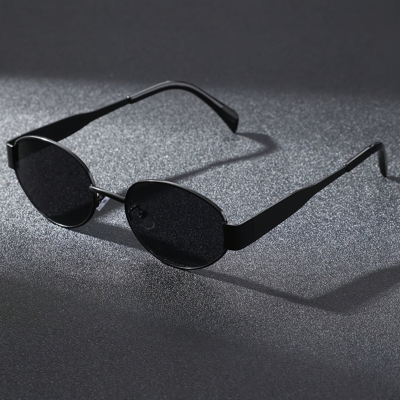 Ovale Retro Sonnenbrille mit Metallrahmen & UV400 Schutz für Damen – Elegante Slim Shades