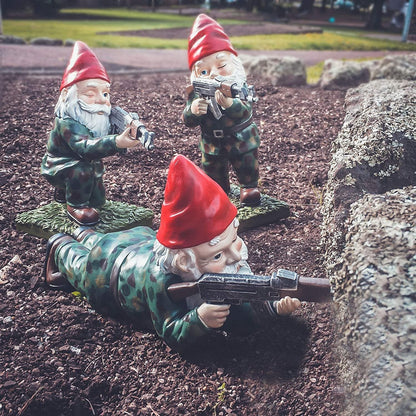 Lustige Garten Zwerg Figur mit Soldaten Design – Originelle Outdoor Deko für Garten & Terrasse
