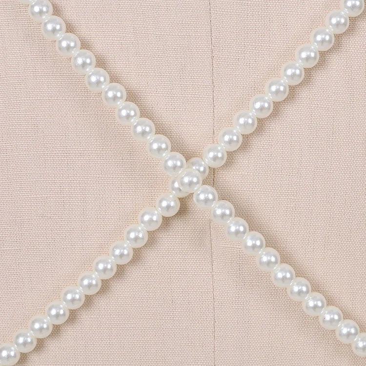 Marivelle - Elegantes Satin-Kleid in Weiß mit Offenem Rücken, Perlendetails, Tiefem V-Ausschnitt und Seitenschlitz