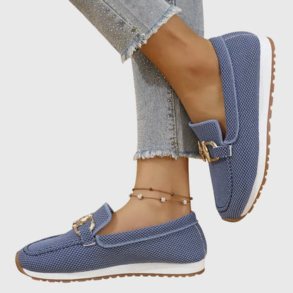 Bequeme Slip-On Loafer Schuhe für Frauen mit leichtem Design und goldener Schnalle