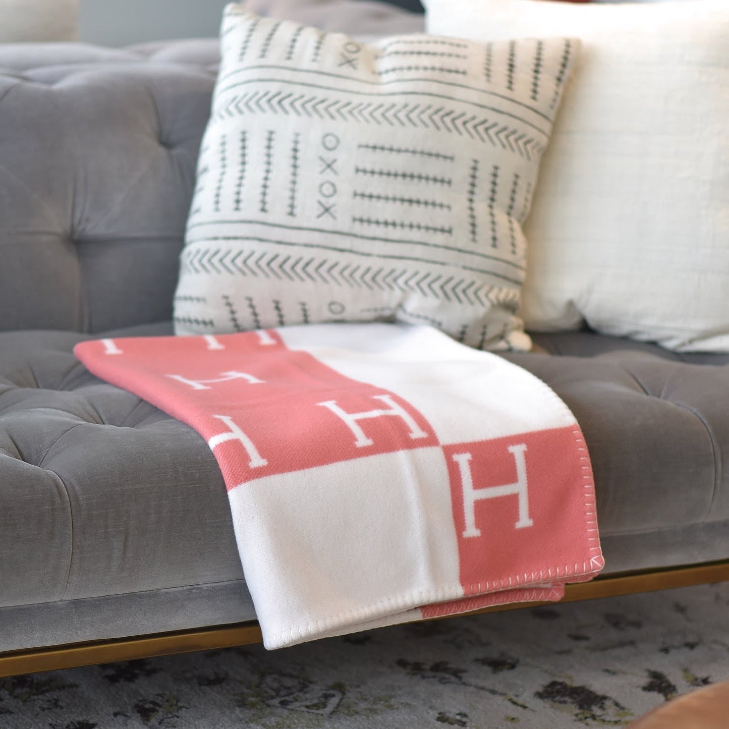 Luxuriöse Designer Wohndecke mit H-Muster – Weiche Kuscheldecke für Sofa & Bett