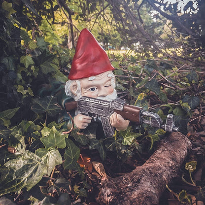 Lustige Garten Zwerg Figur mit Soldaten Design – Originelle Outdoor Deko für Garten & Terrasse