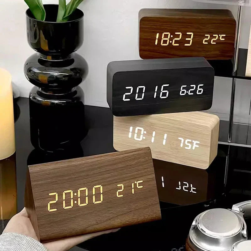 BoisSage - Wecker aus echtem Holzblock – WoodWatch – LED-Anzeige – Sprachsteuerung
