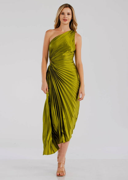 Féline - Plissiertes Sommerkleid mit einem Schulterdesign im Göttinnenstil und seitlichem Schlitz