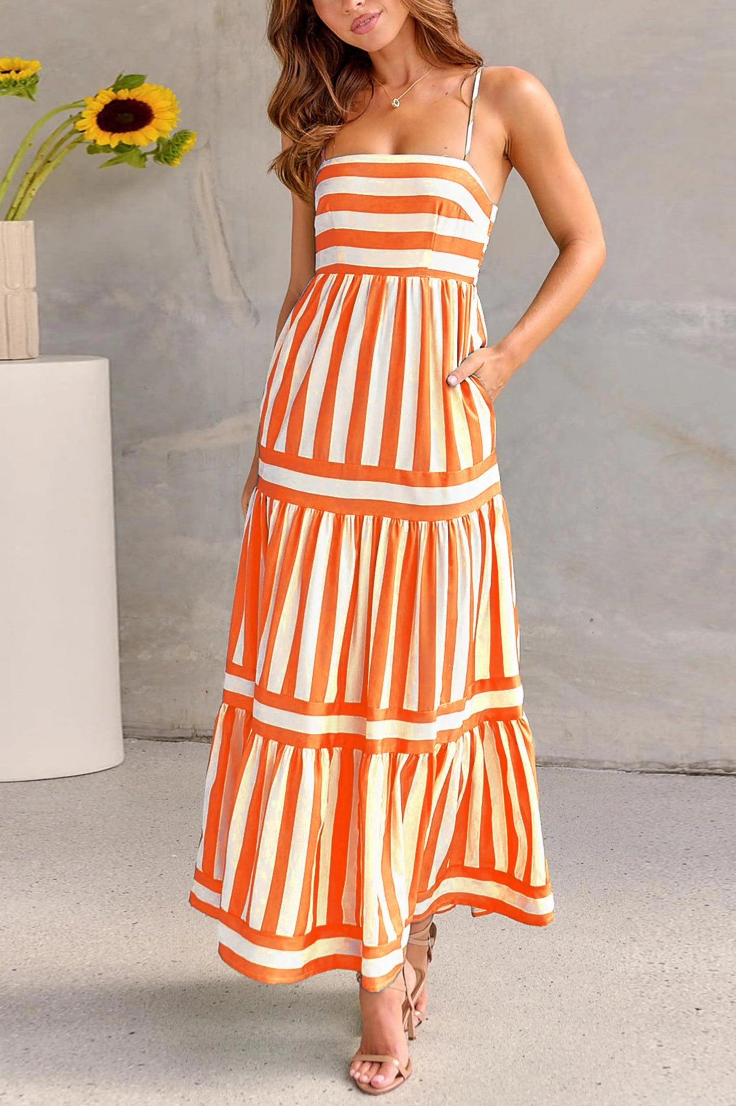 Lisea - Langes, Weites Kleid mit Fröhlichen Streifen für Frühling und Sommer, mit Feinen Spaghetti-Trägern