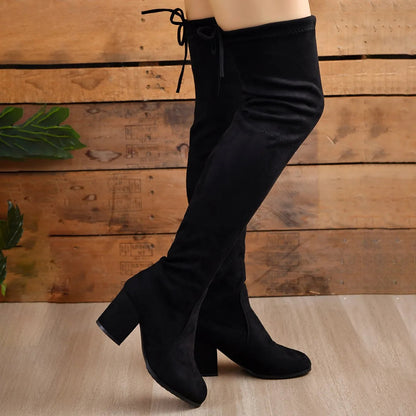 Éliarande - Schwarze Overknee-Stiefel aus Wildleder mit Schleife und Blockabsatz