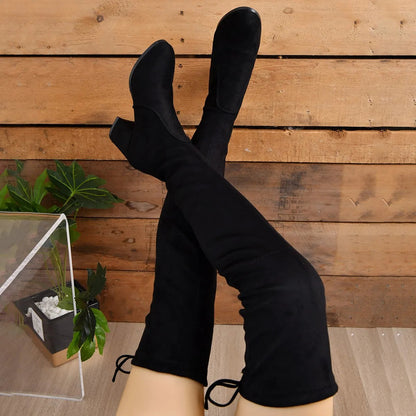 Éliarande - Schwarze Overknee-Stiefel aus Wildleder mit Schleife und Blockabsatz