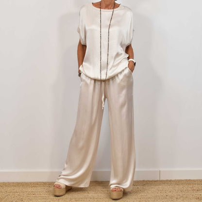 Rosalique - Satin Chic Ensemble – Fließendes Oberteil & Weite Hose
