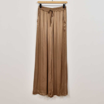 Rosalique - Satin Chic Ensemble – Fließendes Oberteil & Weite Hose