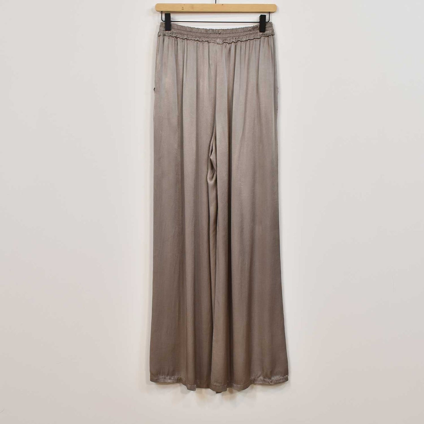 Rosalique - Satin Chic Ensemble – Fließendes Oberteil & Weite Hose