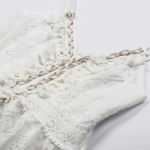 Maëlyne - Unverzichtbar im Sommer | Weibliches Maxi-Kleid aus Spitze in Weiß mit Spaghettiträgern, V-Ausschnitt und Punktemuster-Finish