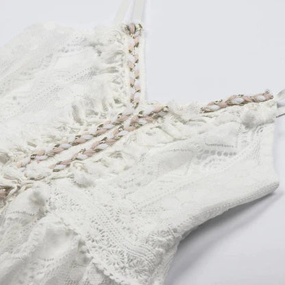 Maëlyne - Unverzichtbar im Sommer | Weibliches Maxi-Kleid aus Spitze in Weiß mit Spaghettiträgern, V-Ausschnitt und Punktemuster-Finish