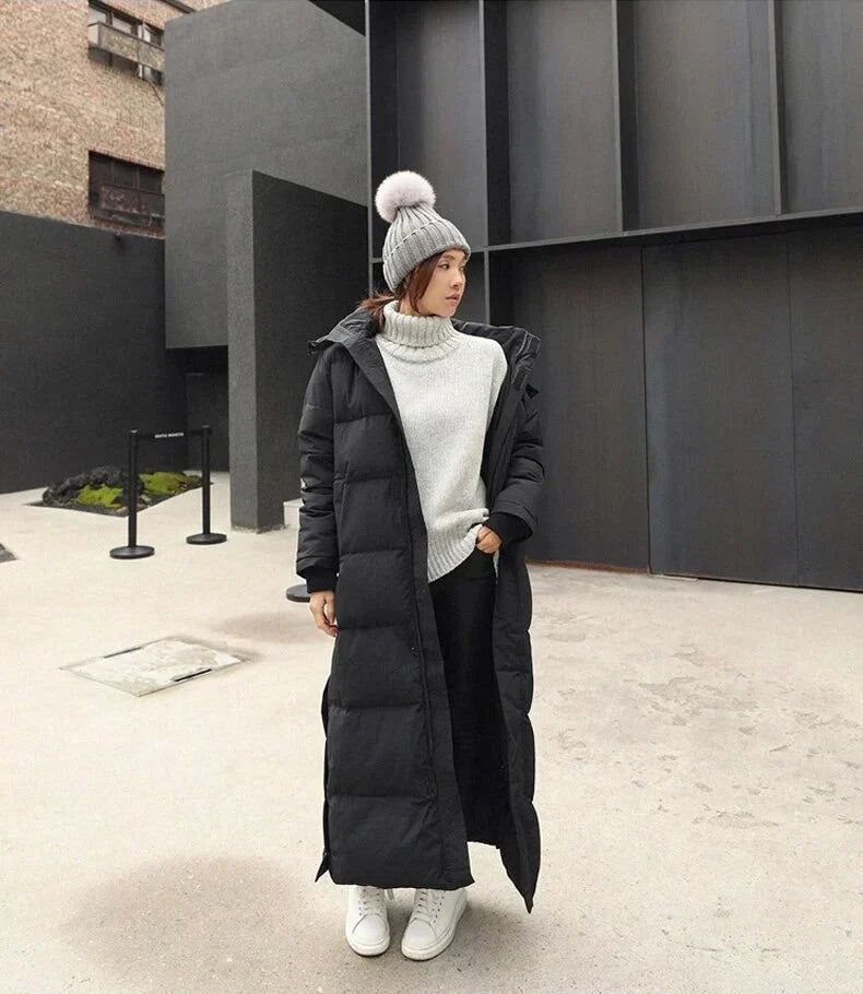 Nikki - Eleganter, langer Wintermantel aus winddichtem Daunenmaterial