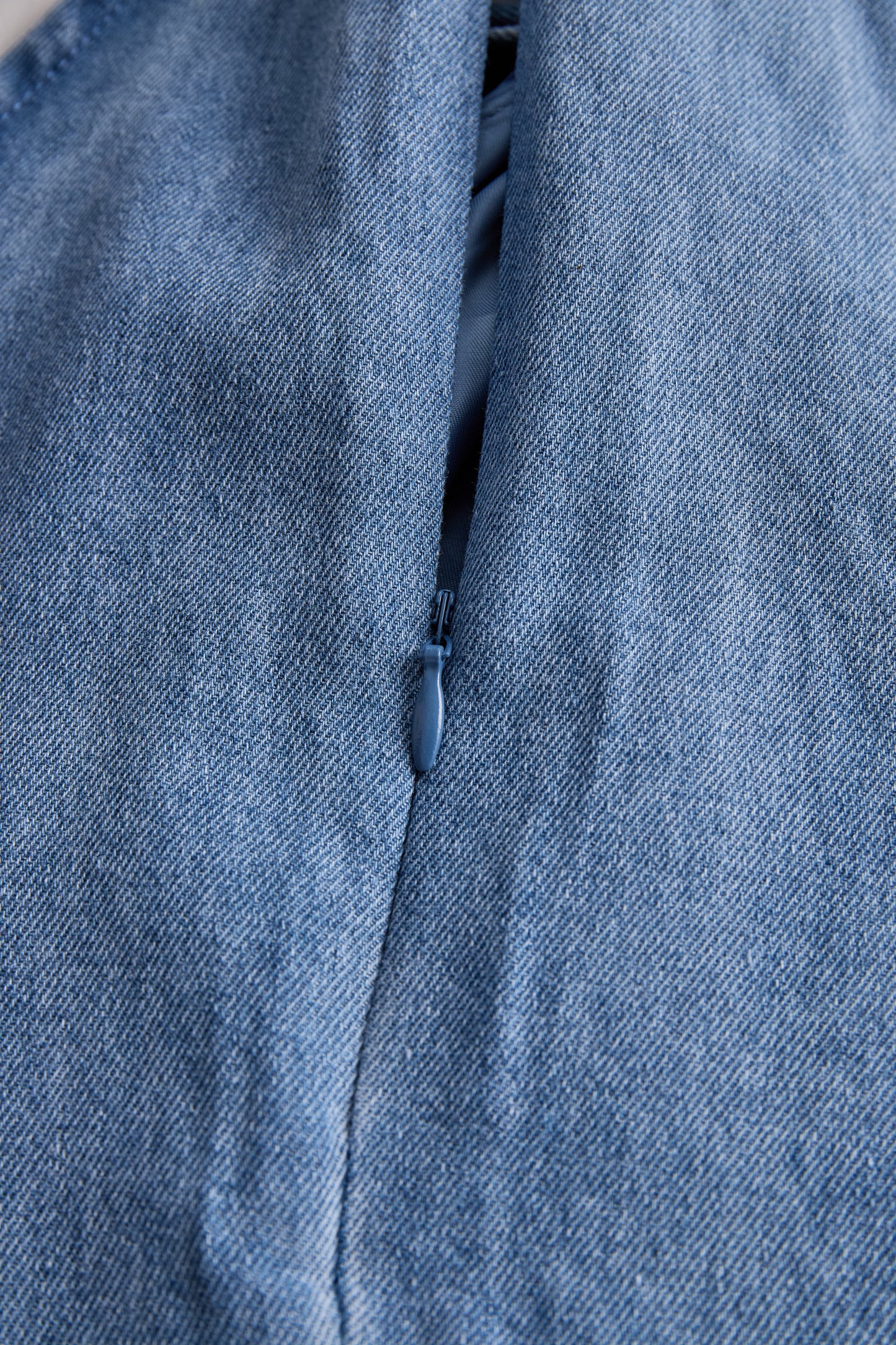 Clémence - Ärmellose Bluse mit Halterkragen und Knoten-Detail für Frauen