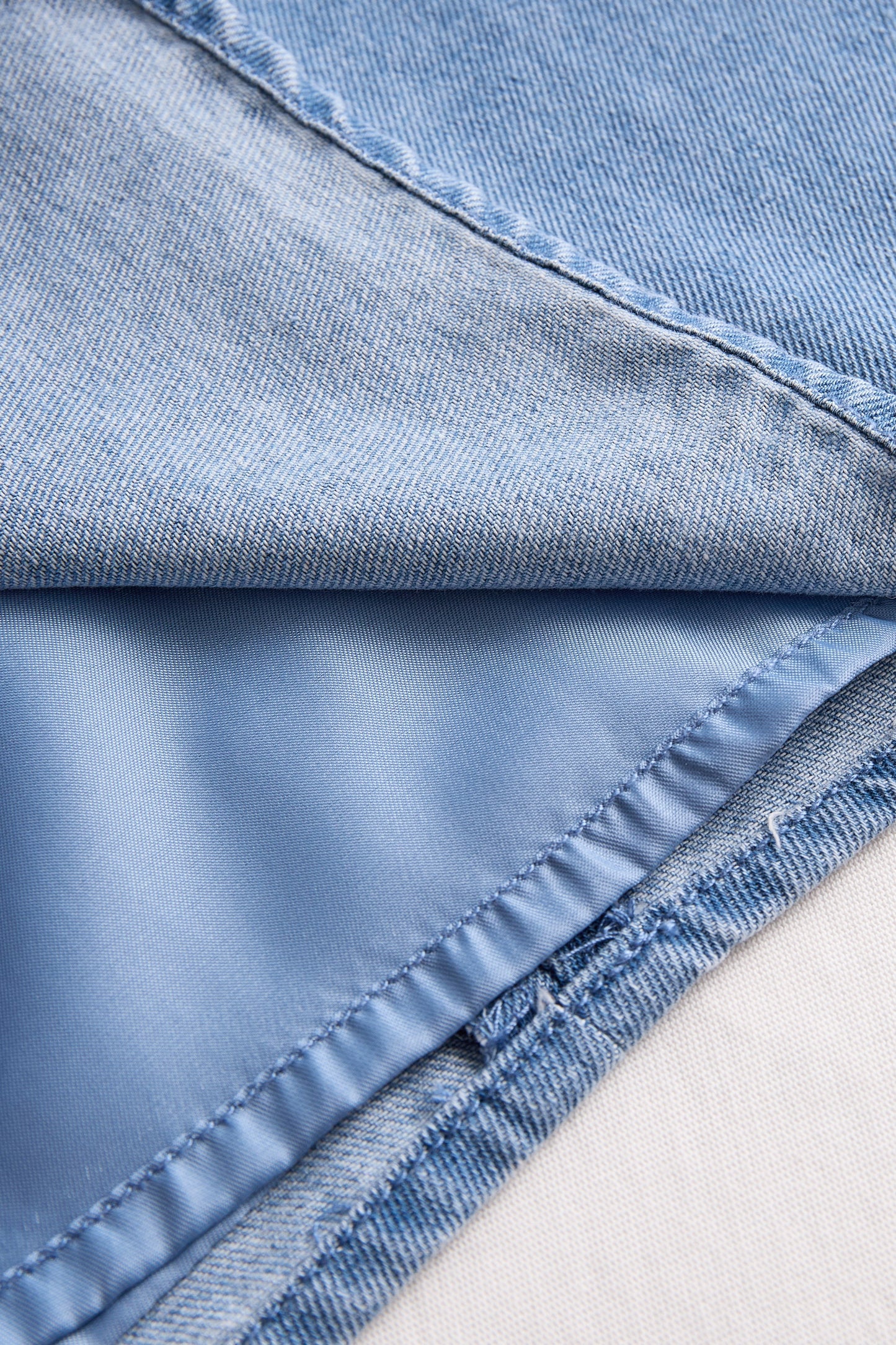 Clémence - Ärmellose Bluse mit Halterkragen und Knoten-Detail für Frauen