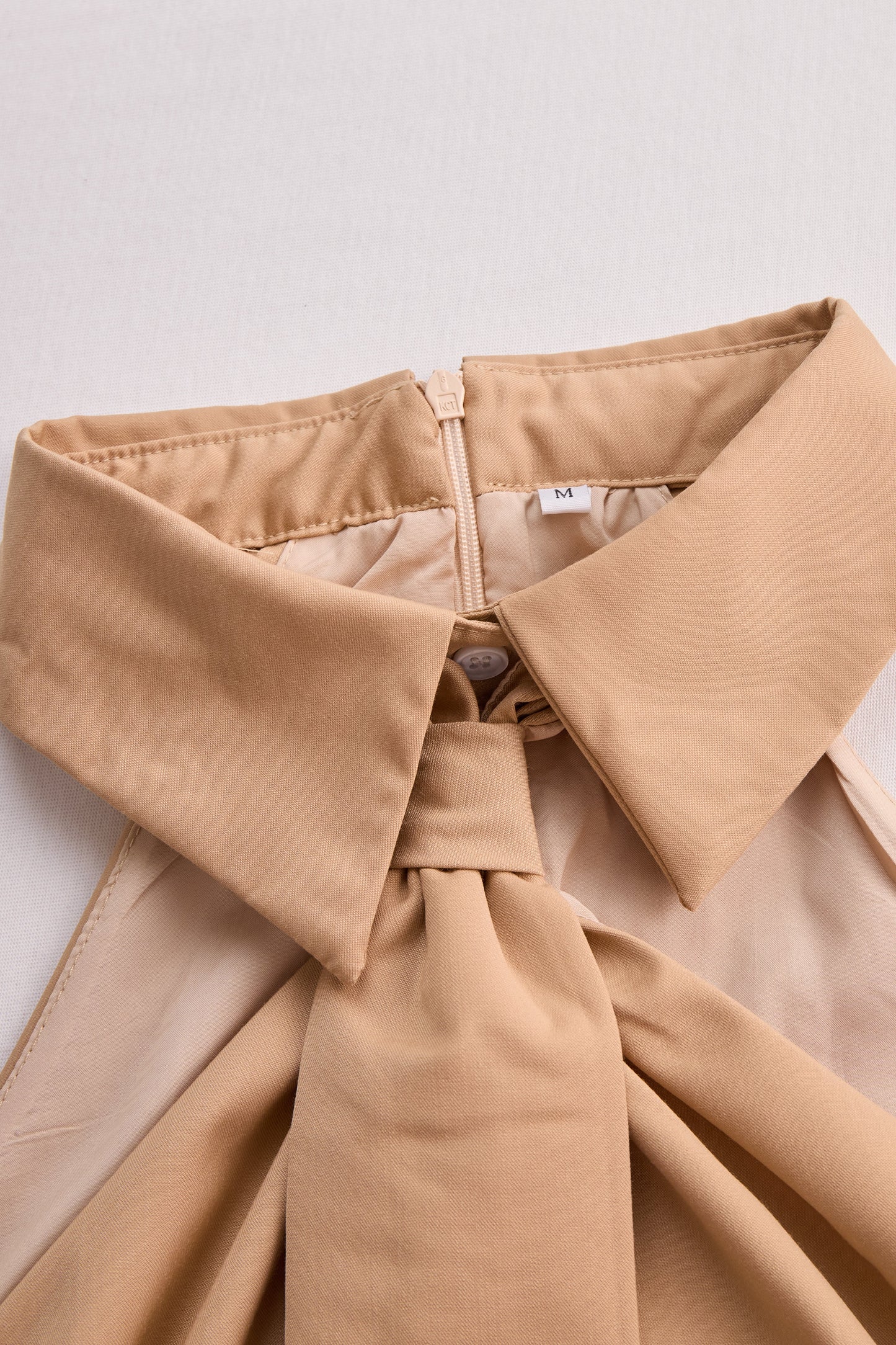 Clémence - Ärmellose Bluse mit Halterkragen und Knoten-Detail für Frauen