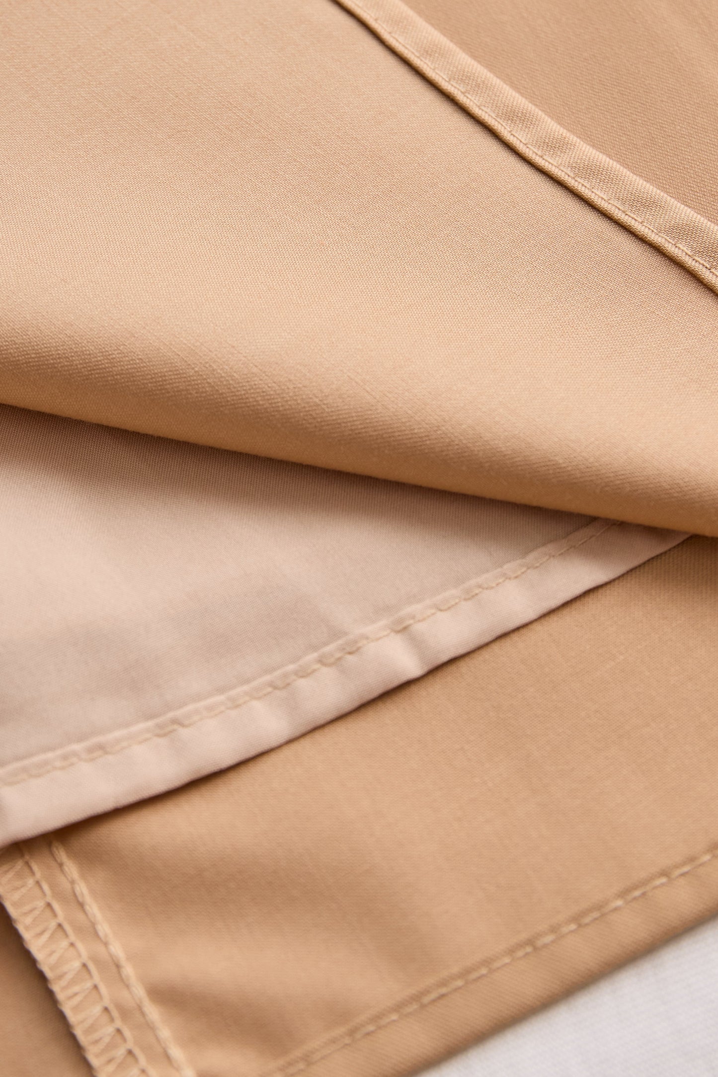 Clémence - Ärmellose Bluse mit Halterkragen und Knoten-Detail für Frauen