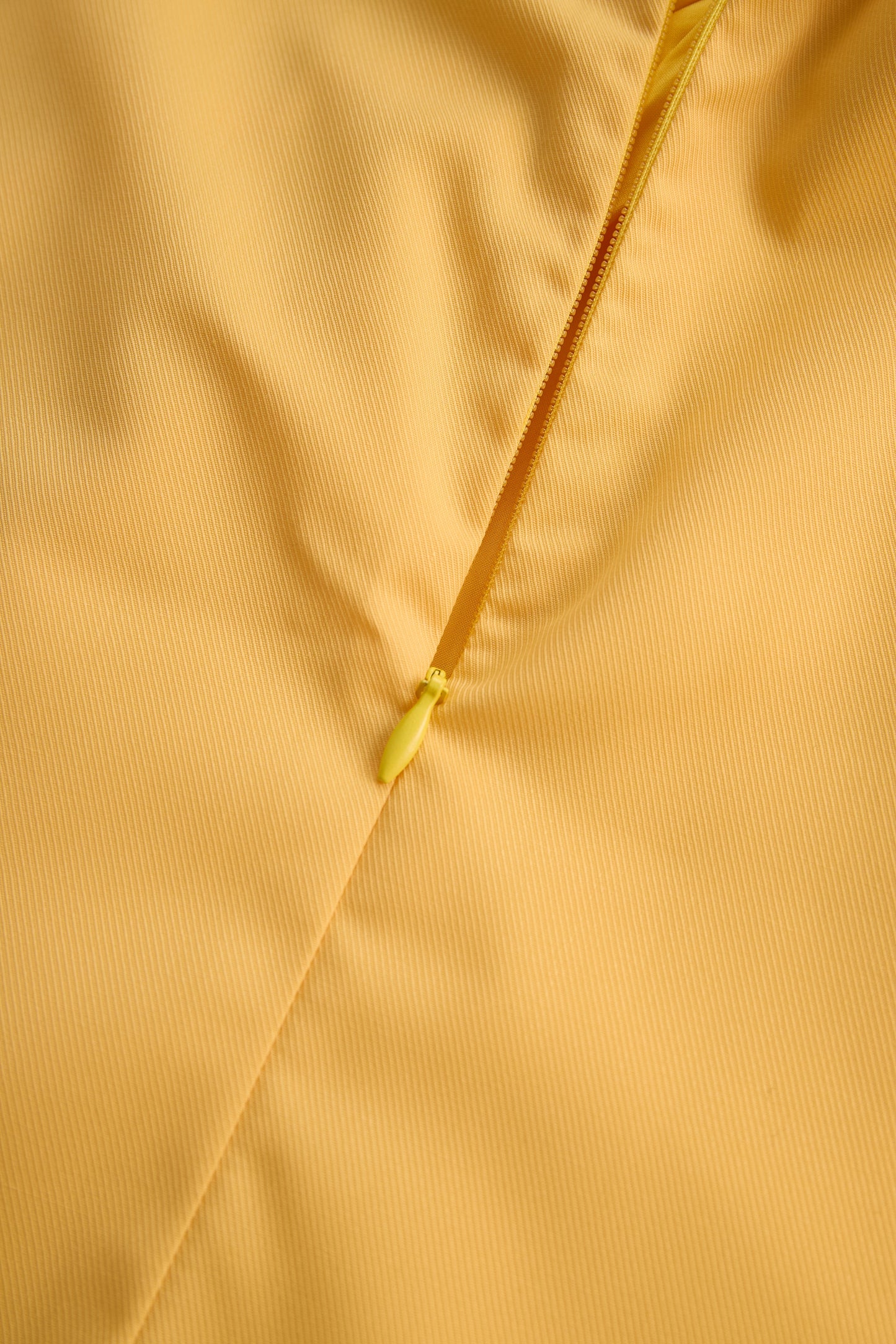 Clémence - Ärmellose Bluse mit Halterkragen und Knoten-Detail für Frauen