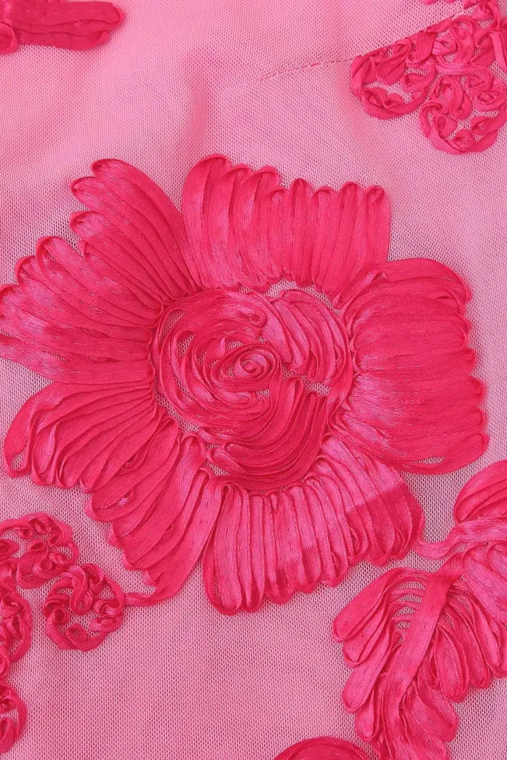 Élanora - Maxikleid Rosa Barbara mit hohem Kragen, ohne Ärmel, Blumenapplikationen und Strick