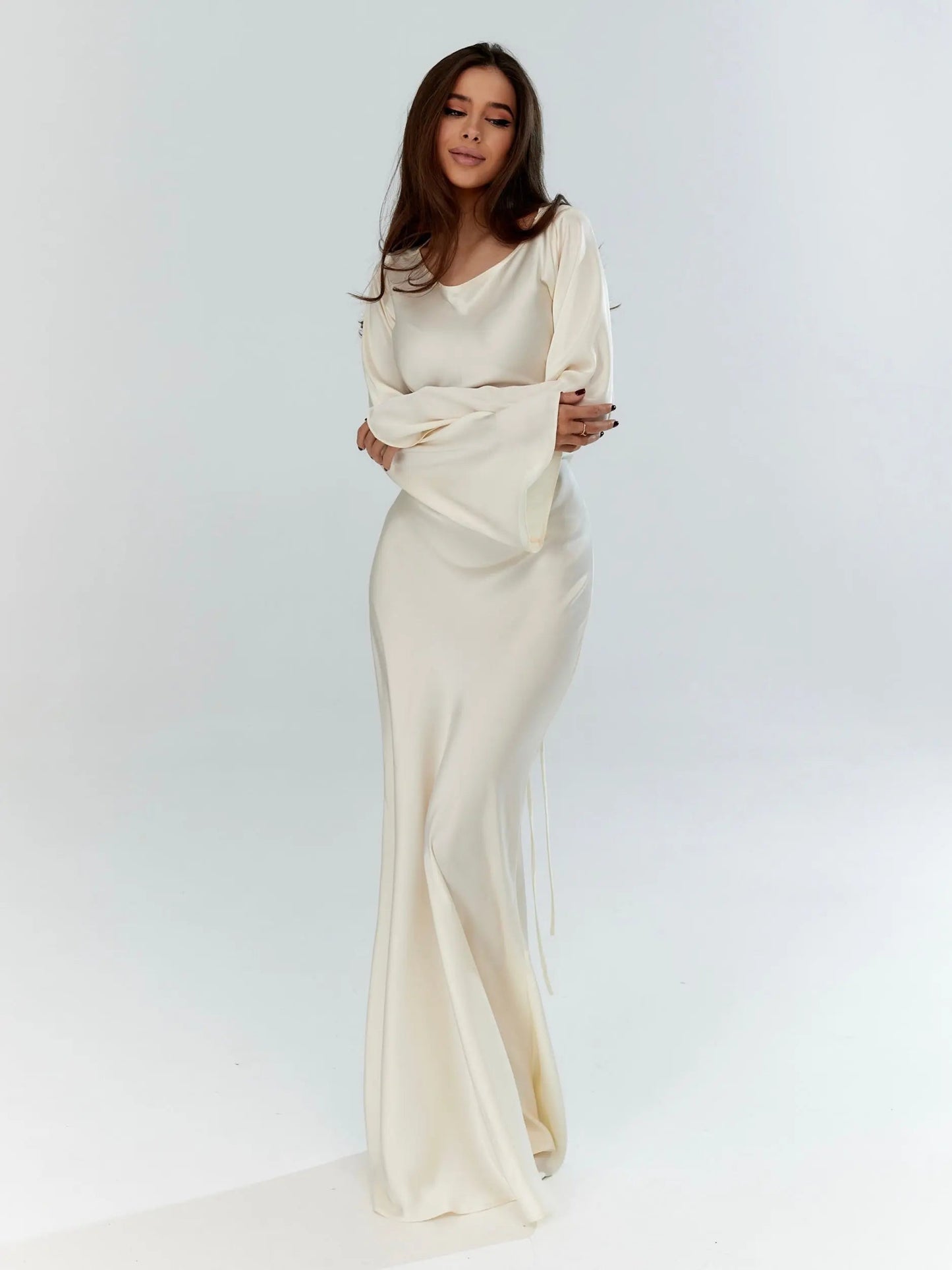 Elegantes Maxikleid mit Glockenärmeln für Damen – Figurbetontes Abendkleid mit Bindegürtel