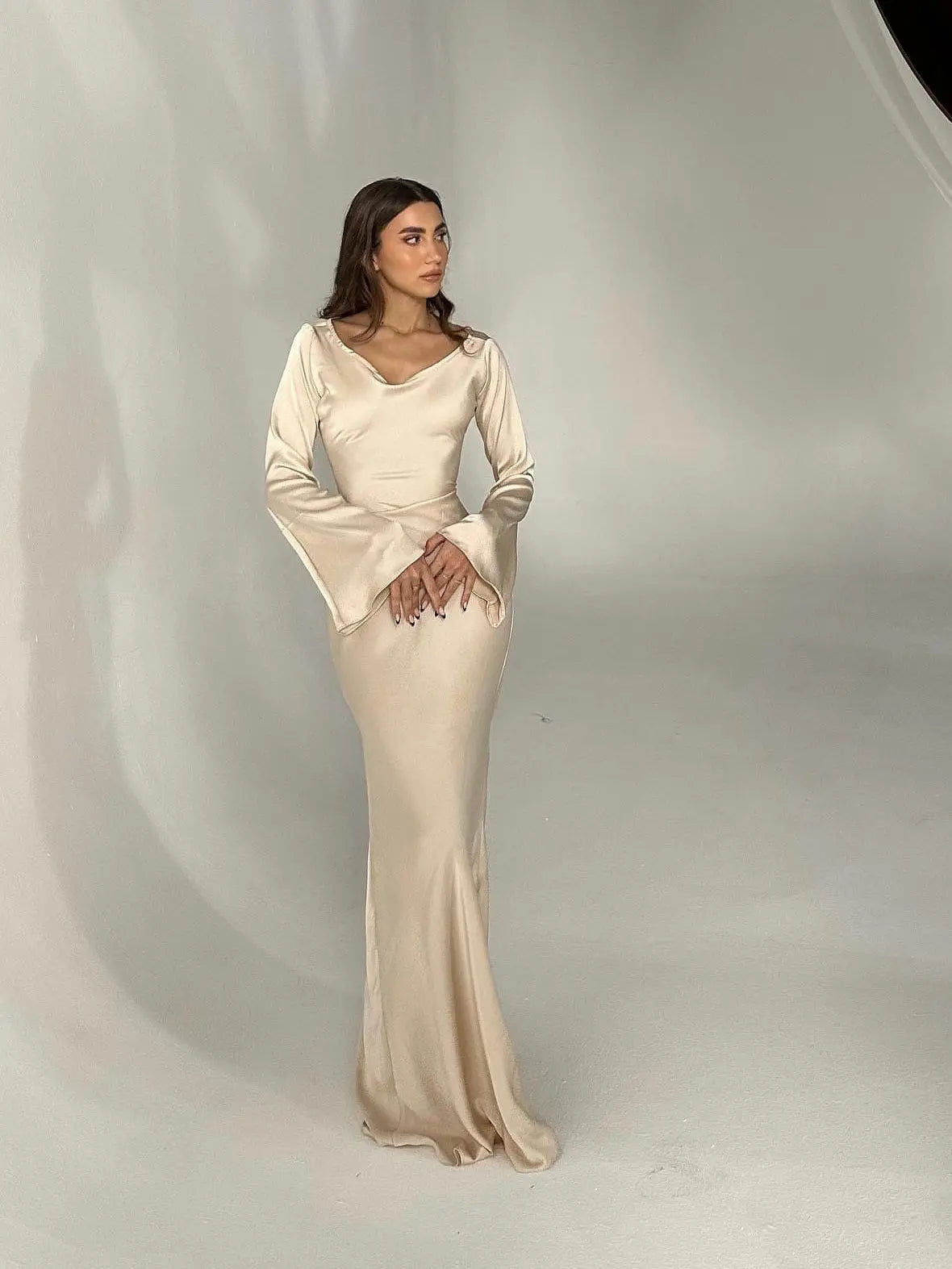 Elegantes Maxikleid mit Glockenärmeln für Damen – Figurbetontes Abendkleid mit Bindegürtel