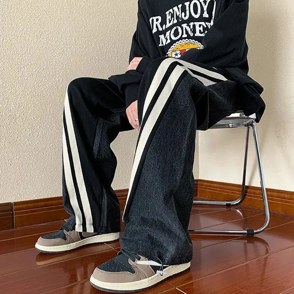 Lässige Jogginghose im Colorblock Design für Herren – Weite Streetwear Hose mit Seitenstreifen