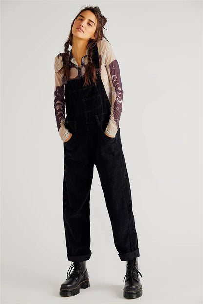 Lässige Damen Latzhose aus Cord mit verstellbaren Trägern und Taschen