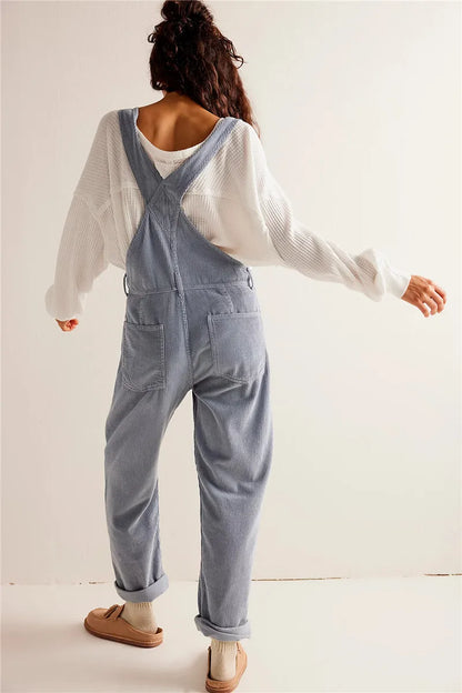 Lässige Damen Latzhose aus Cord mit verstellbaren Trägern und Taschen