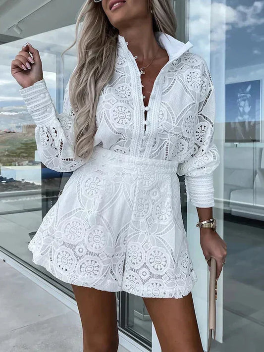 Eleganter Spitzen Jumpsuit für Frauen mit femininem Design und figurbetonter Passform